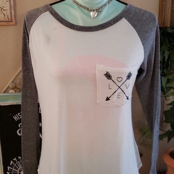 Free Kisses Long Sleeve Tee Size Medium - Picture 2 of 5